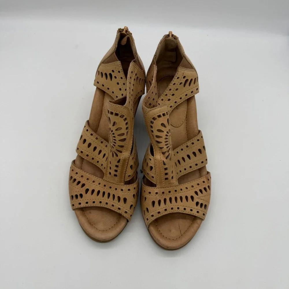 Earth Camellia Sandal Tan Leather Laser Cut Wedge Heel 6.5B Neutral Boho